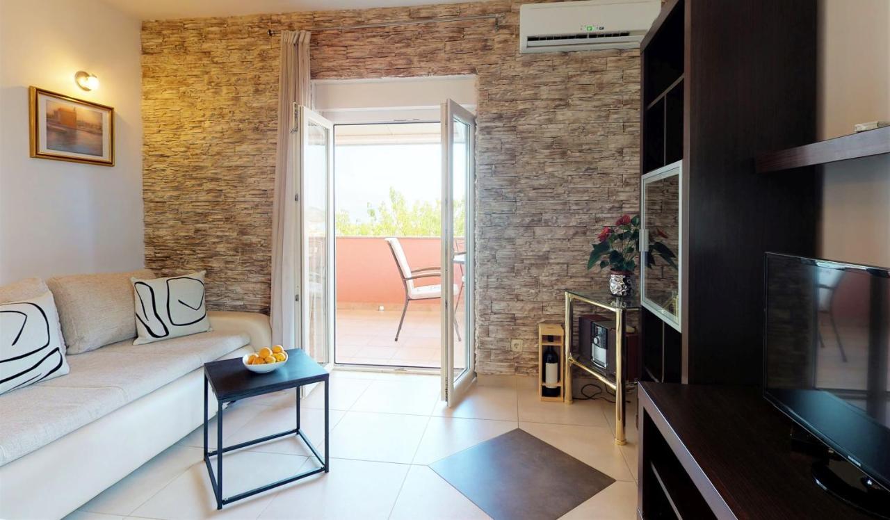 Apartments Silva 斯拉汀 外观 照片