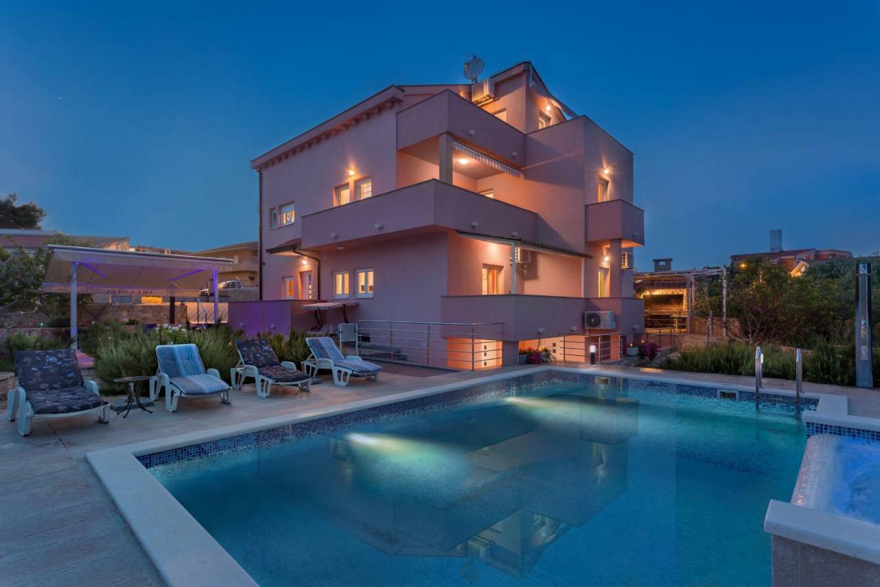 Apartments Silva 斯拉汀 外观 照片